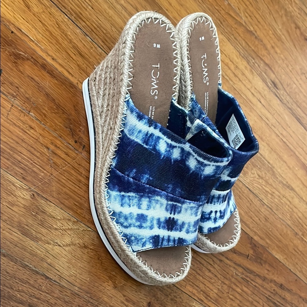 TOMS Blue Tie-Dye Slide Sandals - Picture 2 of 3